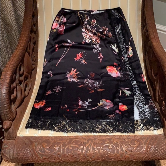 ❗️LAST SIZE SMALL VS VERY SEXY SATIN SLIP SKIRT - Picture 7 of 16